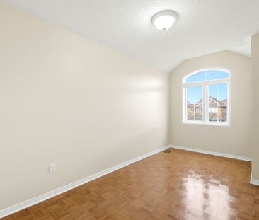 For Lease - 212 Venice Gate Drive, Vaughan, Ontario - Photo 4