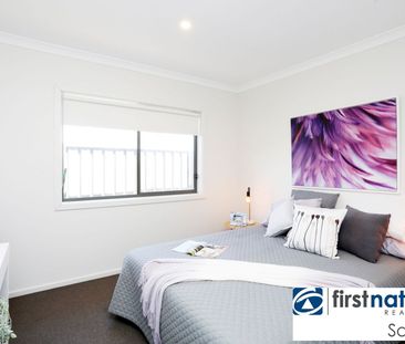 Modern Lifestyle Living - Photo 4