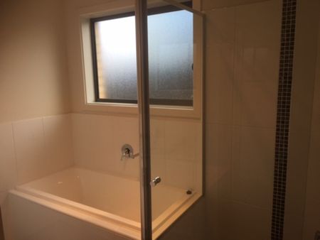 Modern 3-Bedroom Home in a Quiet, Convenient Location - Photo 5