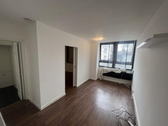 Studio To Let - Photo 1