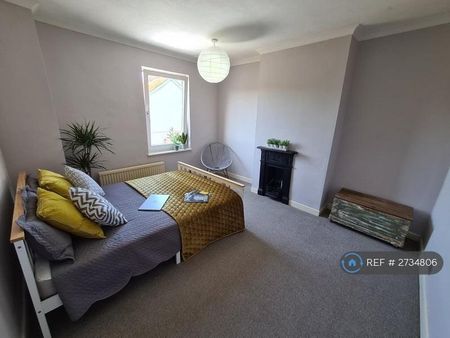 3 bedroom terraced house to rent - Photo 4