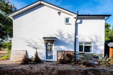 2 bedroom semi-detached house to rent - Photo 3