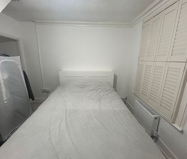 Room in a Shared House, Mayo Road, CR0 - Photo 2