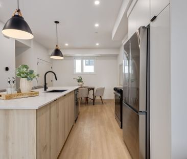 Calgary Pet Friendly Townhouse in Killarney - Photo 5