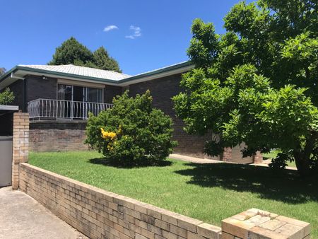 74 Kentucky Street, 2350, Armidale Nsw - Photo 4