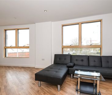 1 bedroom Flat in Hewitt, Reading - Photo 1