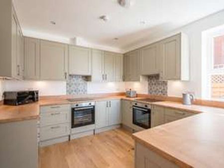 Superior living in this beautifully restored house Room tbc - Photo 4