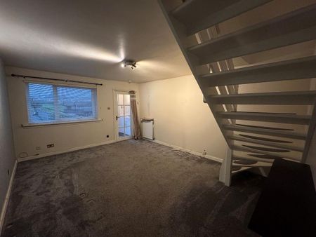2 bedroom end of terrace house to rent - Photo 2