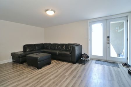 2465 Chasseur Ave #C - Photo 2