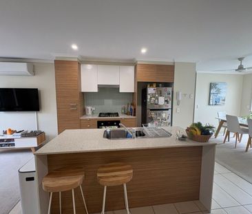 Furnished room in a 2 bed apartment at Sphere Complex - Photo 5