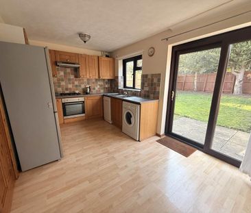 3 bedroom semi-detached house to rent - Photo 5