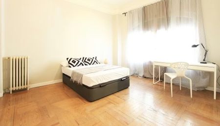 Calle de Sagasta, Madrid, Community of Madrid 28004 - Foto 2