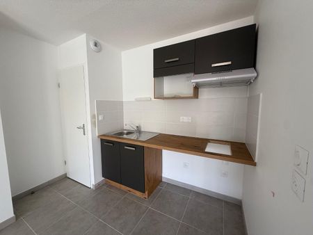 location Appartement T2 DE 47m² À CASTELGINEST - Photo 4