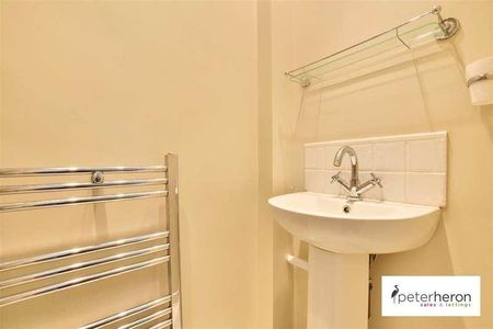 Warwick Drive, East Herrington, Sunderland, SR3 - Photo 2