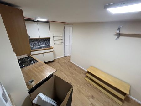 Studio Flat, Lee High Road, SE13 - Photo 3