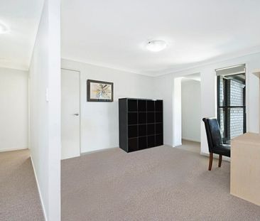 15 Luxor Street, Southport QLD 4215 - House For Rent - $900 | Domain - Photo 6