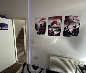 2 bedroom terraced house to rent - Photo 4