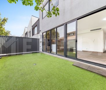 Modern Low‑Maintenance Townhouse in Prime Kellyville Location - Photo 6