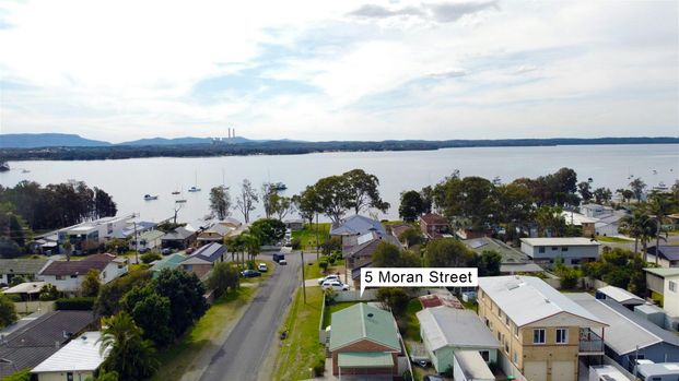 Family Home Close to Lake Macquarie - Photo 1