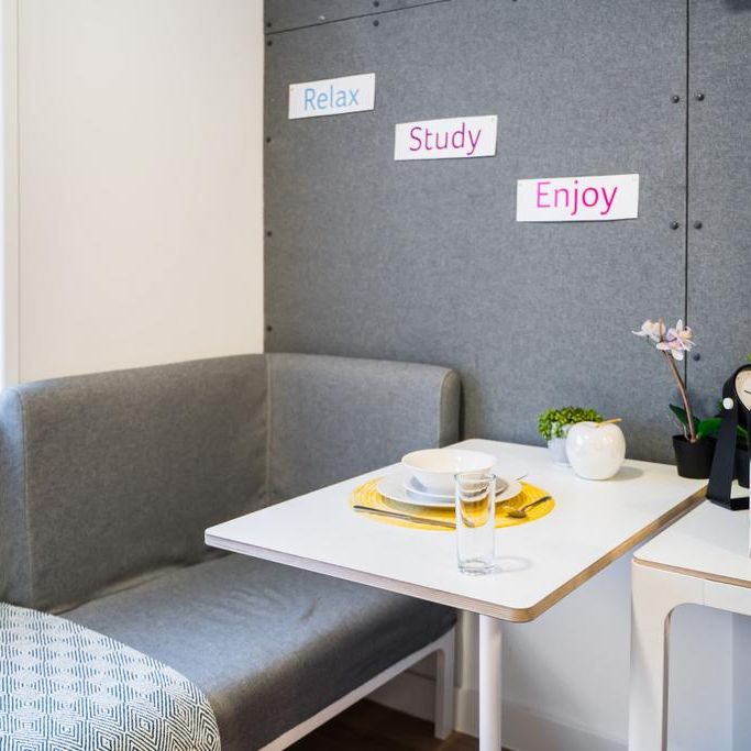 1 bedroom private hall to rent - Photo 1