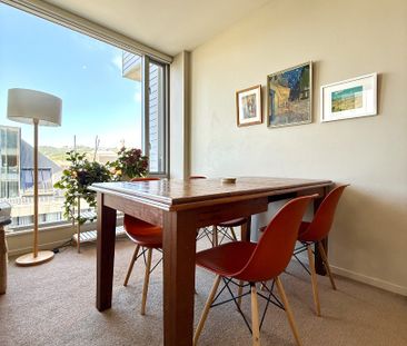 City Living - 2 Bedroom Apartment with secured covered car park - Photo 6