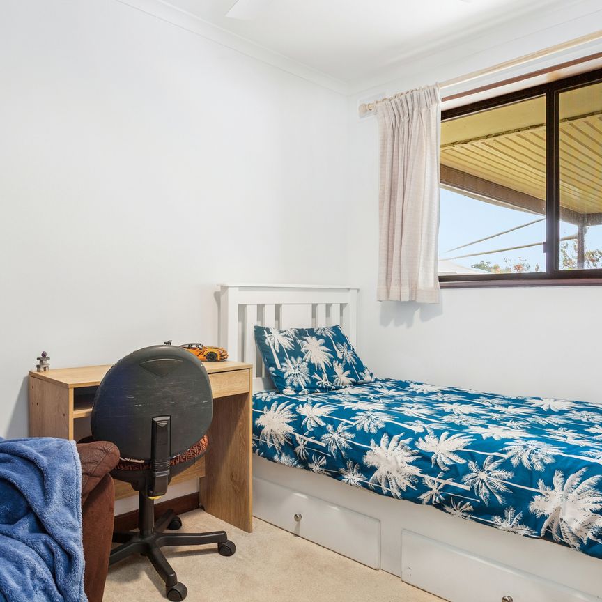 Open the Door to Family-Friendly Living in Aberfoyle Park - Photo 1