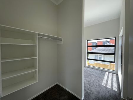 Don't Miss This 5-Bedroom Home - Photo 3
