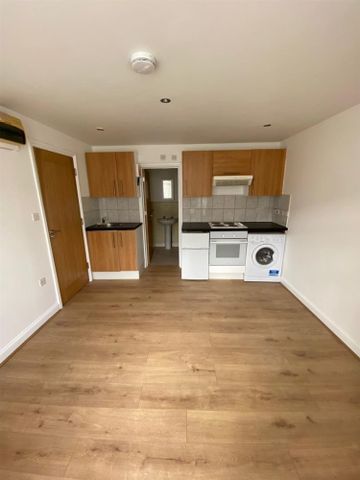 1 bedroom Flat To Let - Photo 4