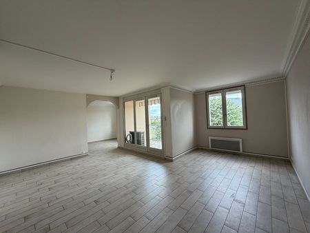 Location Appartement 3 pièces 99m² - Photo 2