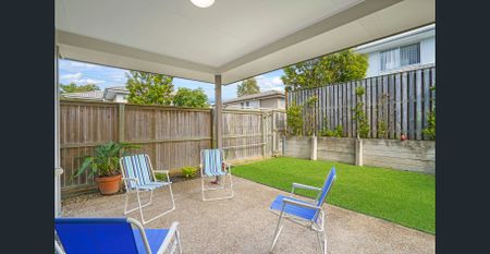 SPACIOUS & UPSCALE 3-BED TOWNHOUSE IN RUNCORN - Photo 4