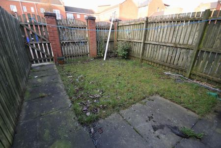 2 bedroom semi-detached house to rent - Photo 4