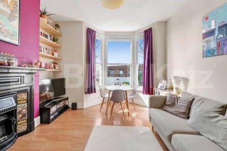 Spacious two double bedroom property in amazing location - Photo 2