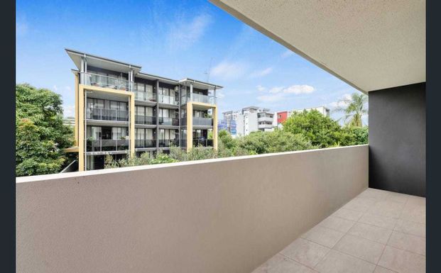 Experience the Best of Urban Living in The Heart Of Woolloongabba! - Photo 1