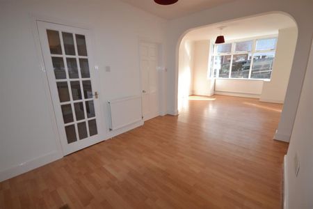 3 bedroom House To Let - Photo 2