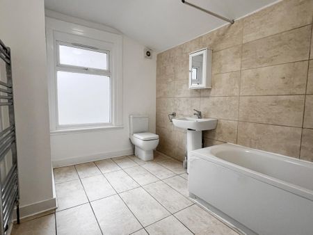 2 bedroom end of terrace house to rent - Photo 5