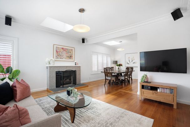 Well-Positioned Family Charmer - 4 Bedrooms & 2 Bathrooms! - Photo 1