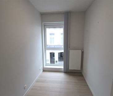 Zeer verzorgd twee-slaapkamer appartement met terras - Photo 4