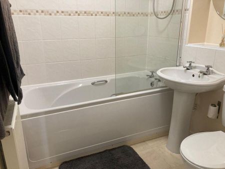2 bedroom apartment to rent - Photo 2