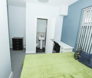 5 bedroom Flat To Let - Photo 3