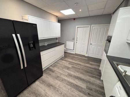 High Street, Sheffield, Swallownest - Photo 5