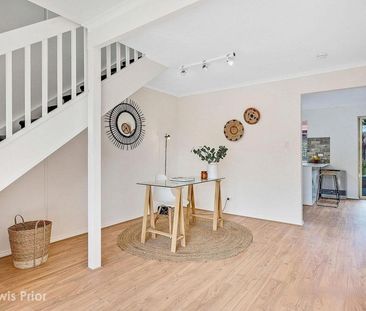 Parkside Living - Renovated 3 Bedroom Townhouse Moments from Everyt... - Photo 2