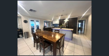 Beautifully Updated 4-Bedroom Family Home in Prime Northfield Location! - Photo 3