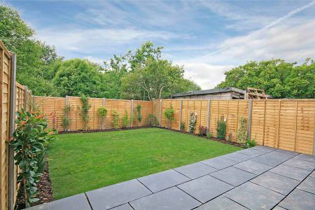 Woodham Lane, New Haw - 3 bedrooms Property for lettings - Seymours - Photo 3