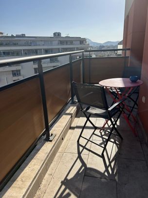 Appartement 2 pièces 46m2 MARSEILLE 8EME 1 014 euros - Photo 1