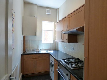 2 bedroom flat to rent - Photo 2