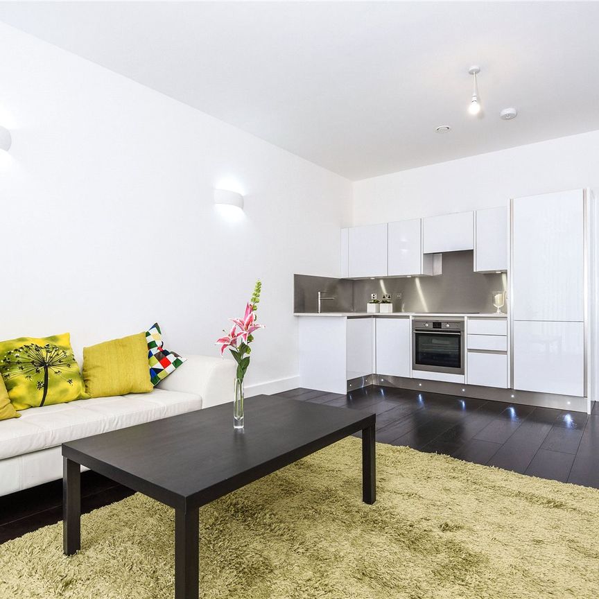 Kings Road, Reading Kings Road, Reading - Photo 1