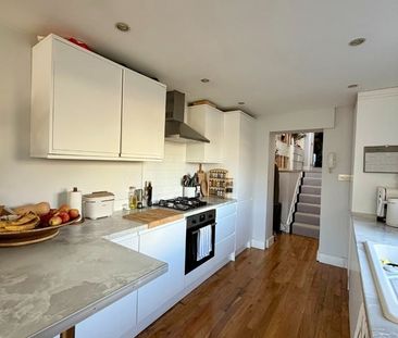 2 Bed Flat, Masbro Road, W14 - Photo 6