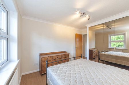 3 bedroom house in London - Photo 4