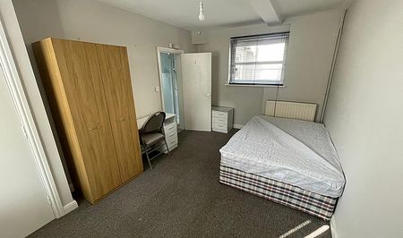 Fantastic Double Bedroom in Shared En-Suite Student Property, Close To City Campus - Photo 5