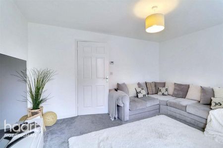 3 bedroom semi-detached house to rent - Photo 2